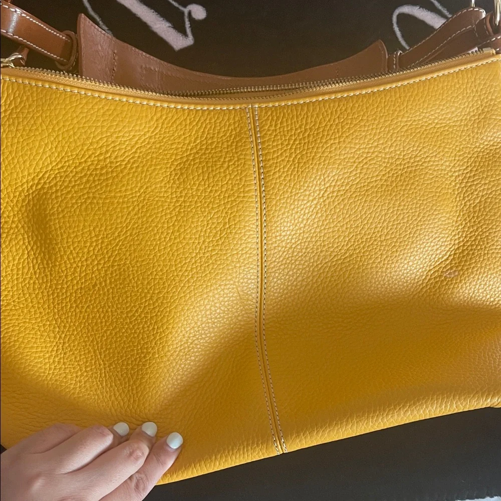 VIDEO- Dooney & Bourke mustard pebbled leather Shoulder Bag